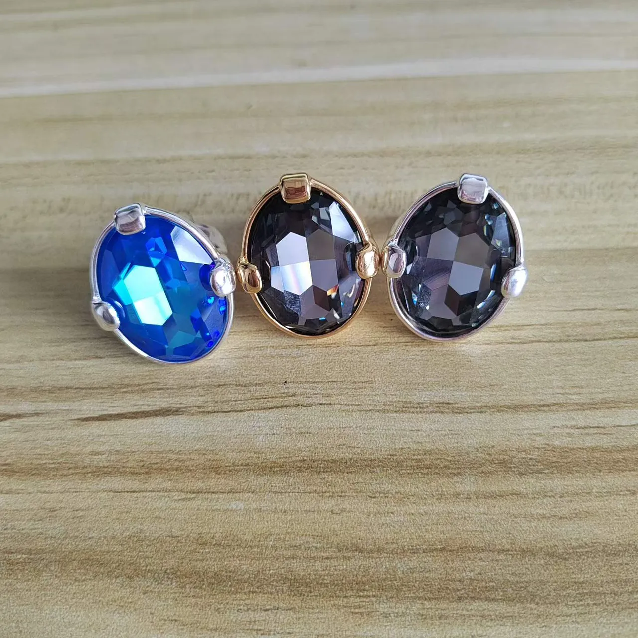 Gold-Tone Faceted Iridescent Pink Stone Rings 19