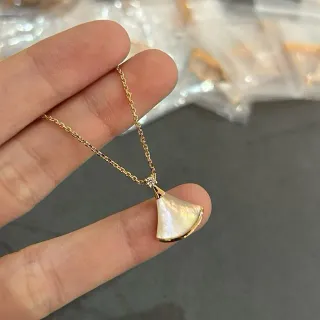 金色扇形珍珠母贝吊坠项链