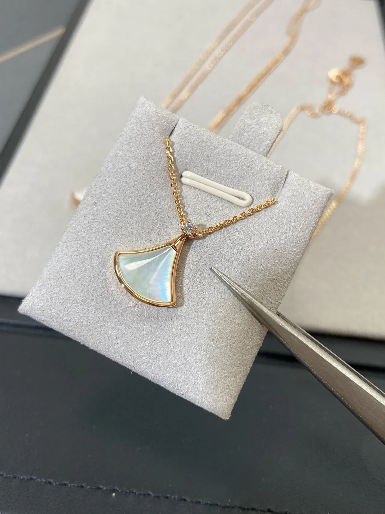 Gold-Tone Fan-Shaped Mother-of-Pearl Pendant Necklaces 5