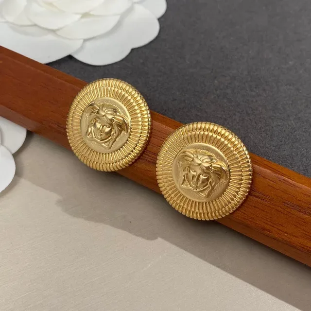 Broches de Cabeça de Medusa em Tom Dourado com Design Sunburst 3