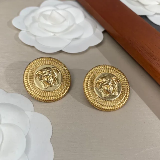 Broches de Cabeça de Medusa em Tom Dourado com Design Sunburst 4