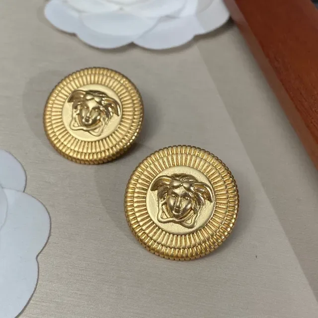 Broches de Cabeça de Medusa em Tom Dourado com Design Sunburst 5