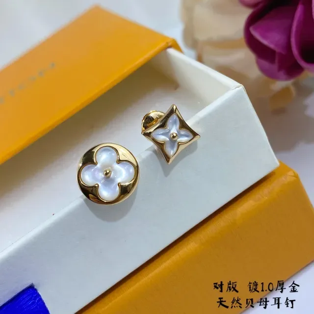Gold-Tone Mother-of-Pearl Floral Stud Earrings 9