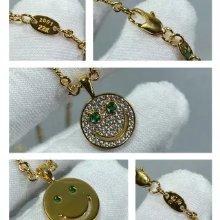 Collier pendentif doré pavé à visage souriant