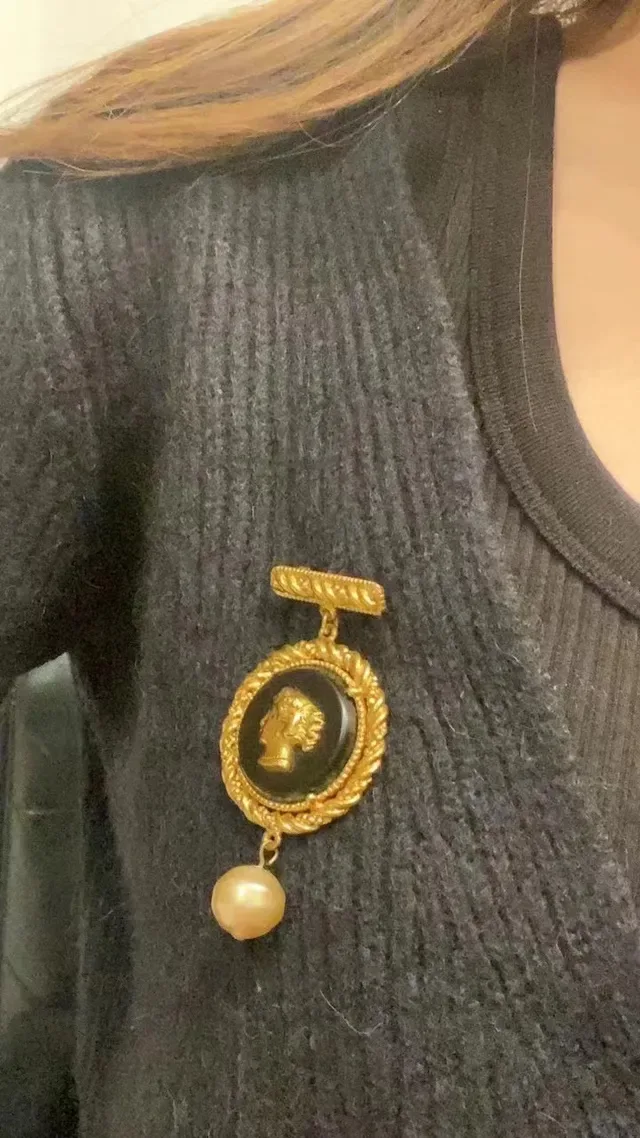 Gold-Tone Rope Frame Black Cameo Profile Pearl Drop Brooch 2