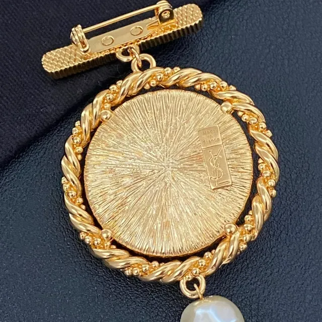 Gold-Tone Rope Frame Black Cameo Profile Pearl Drop Brooch 3
