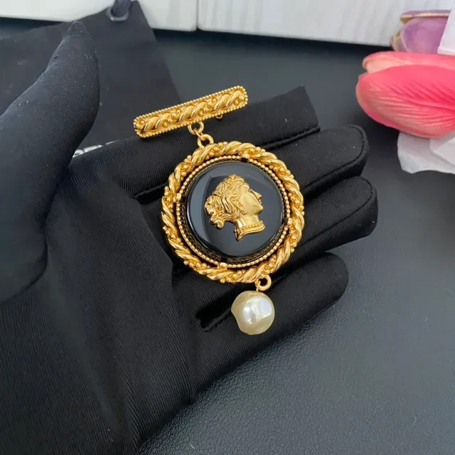 Gold-Tone Rope Frame Black Cameo Profile Pearl Drop Brooch 9