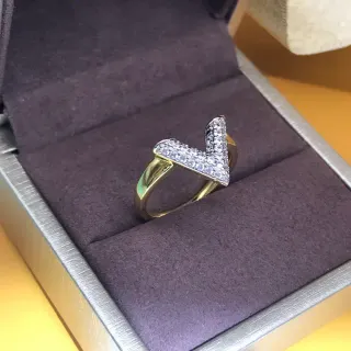 Gold V-Shaped Pavé Stone Ring