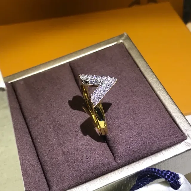 Gold V-Shaped Pavé Stone Ring 4