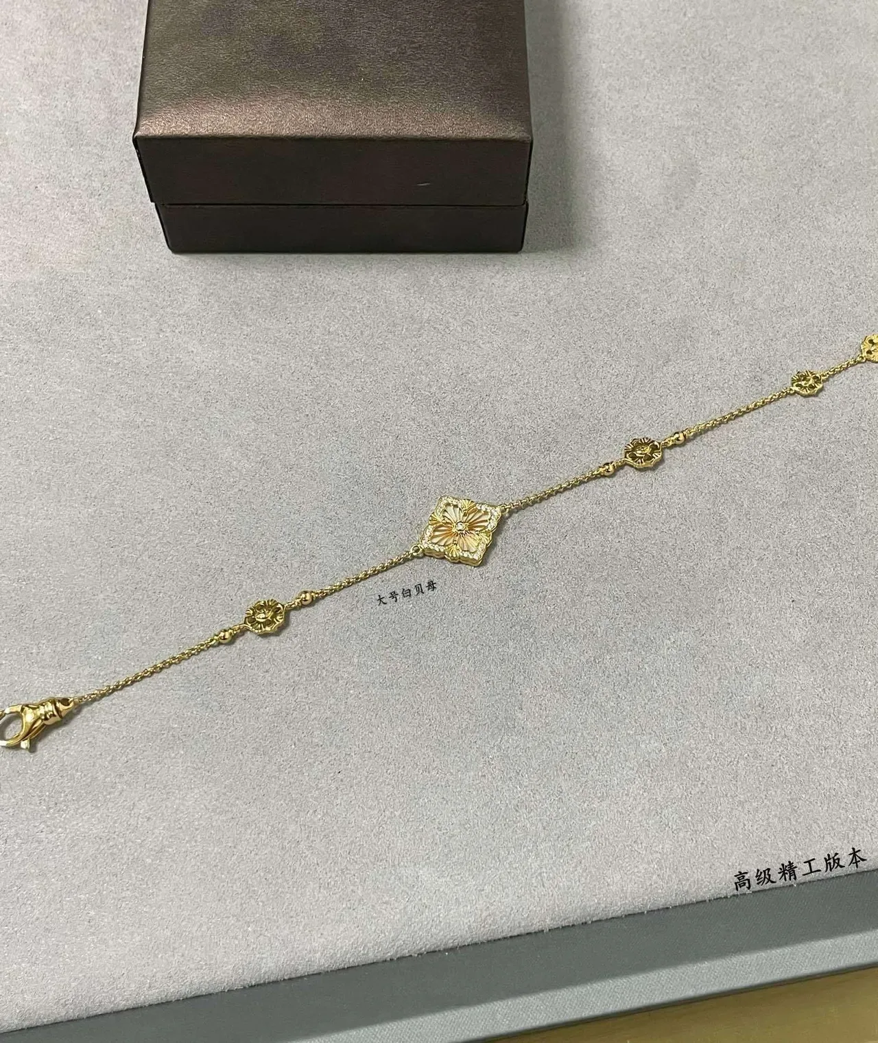 Gold White Chain Floral Motif Bracelet 4