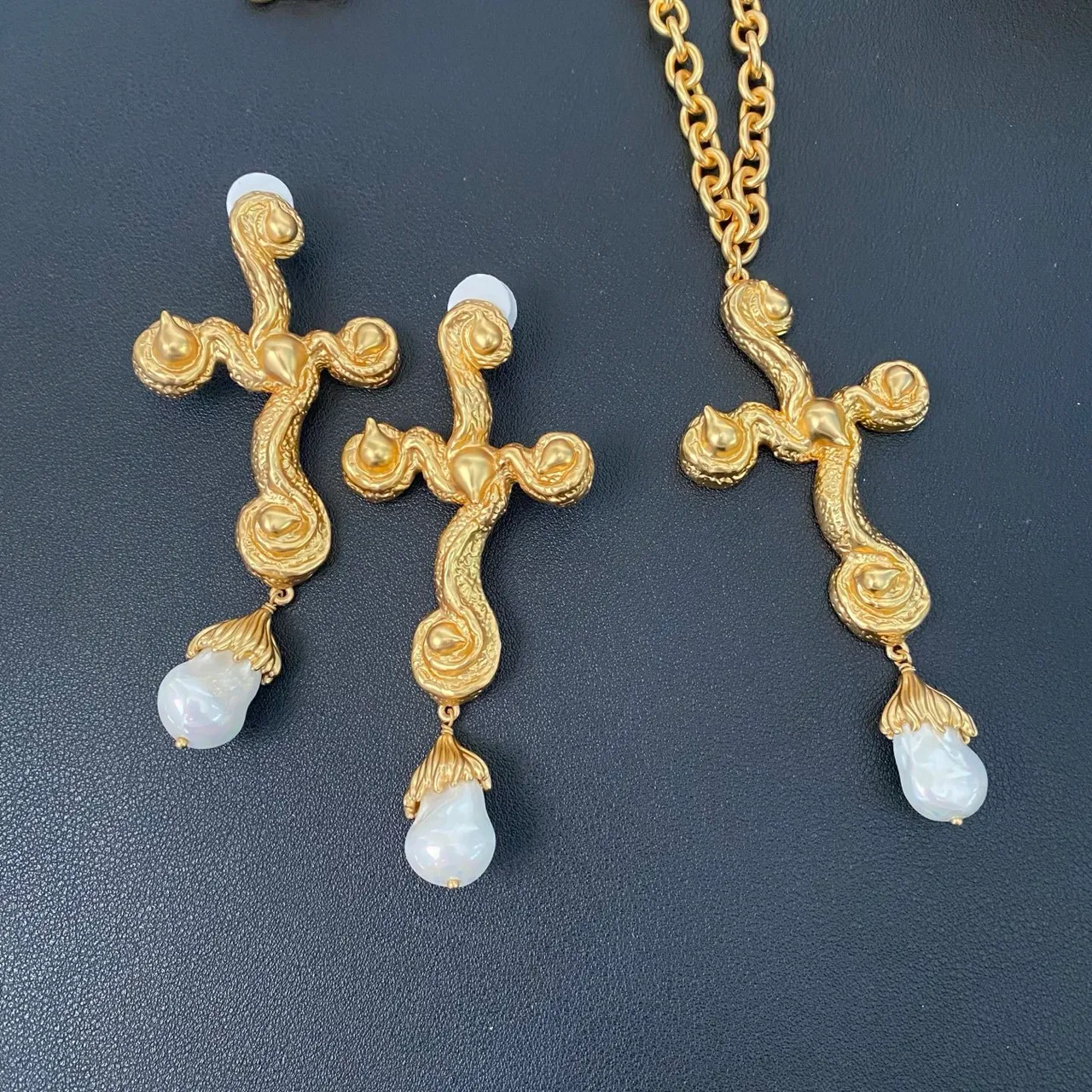Gold White Curb Chain Ornate Cross Pendant Necklace 3