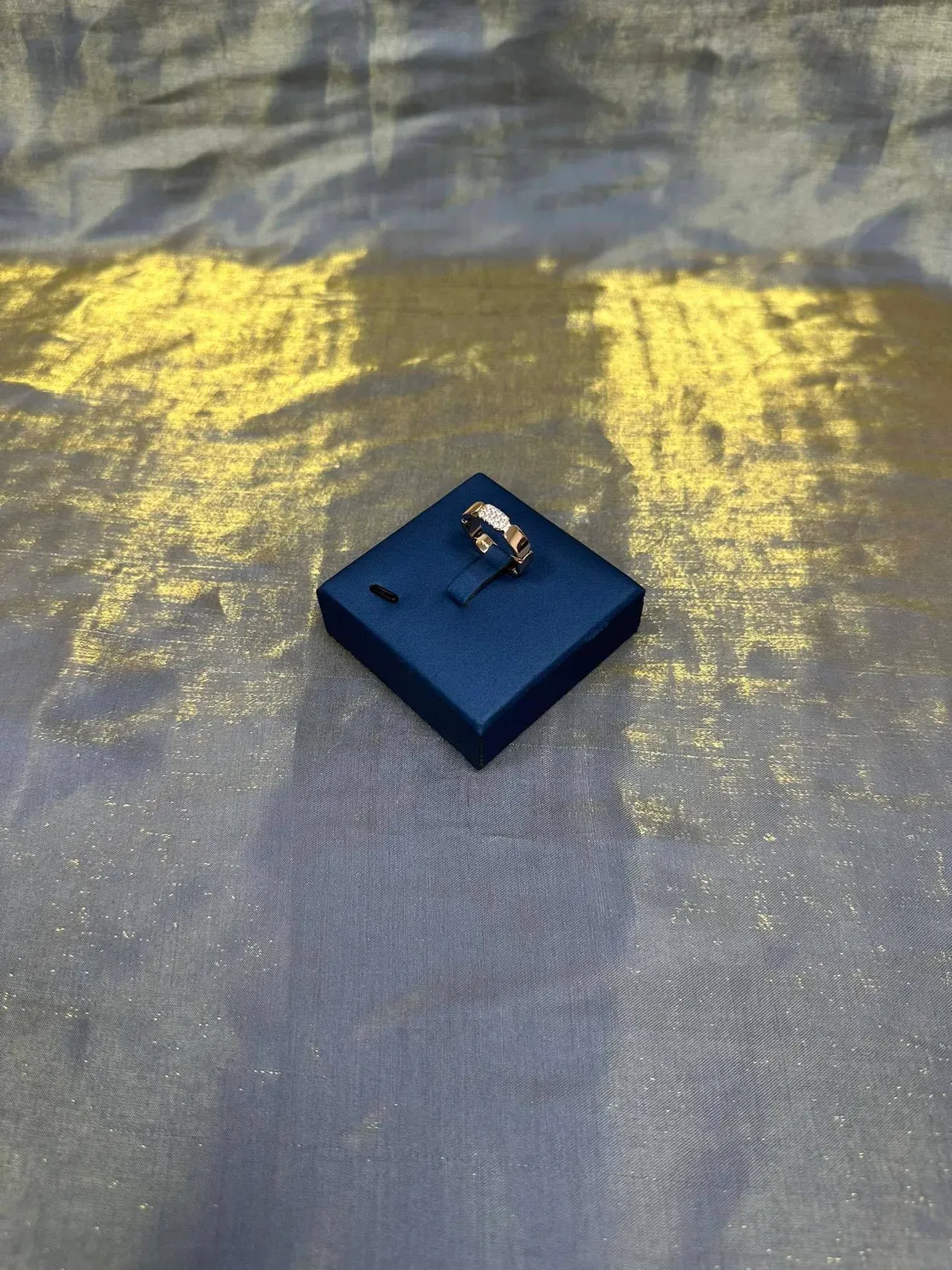 Gold White Pavé-Set Stone Top Split Shank Band Ring 9