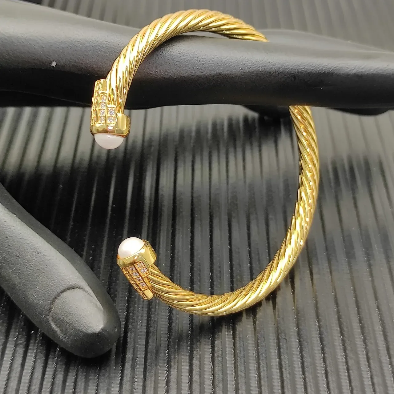 Gold White Twisted Rope Cable Pearl-End Terminals Bracelet 6