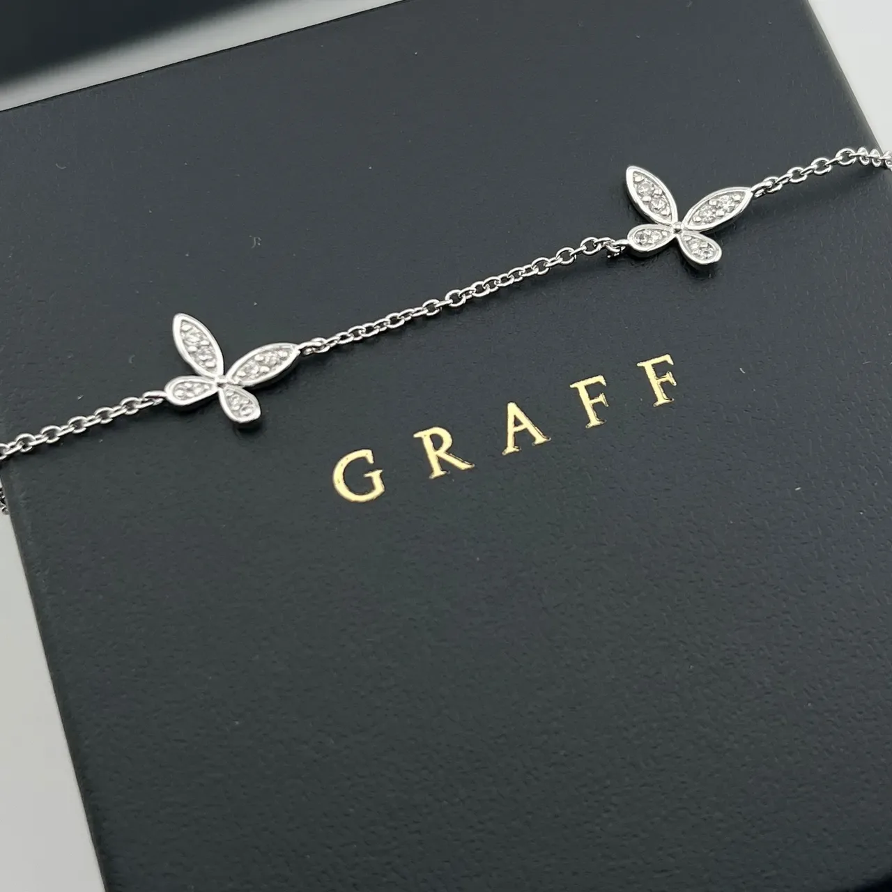 Graff Silver White Chain Three Floral Diamond Motifs Bracelet 3