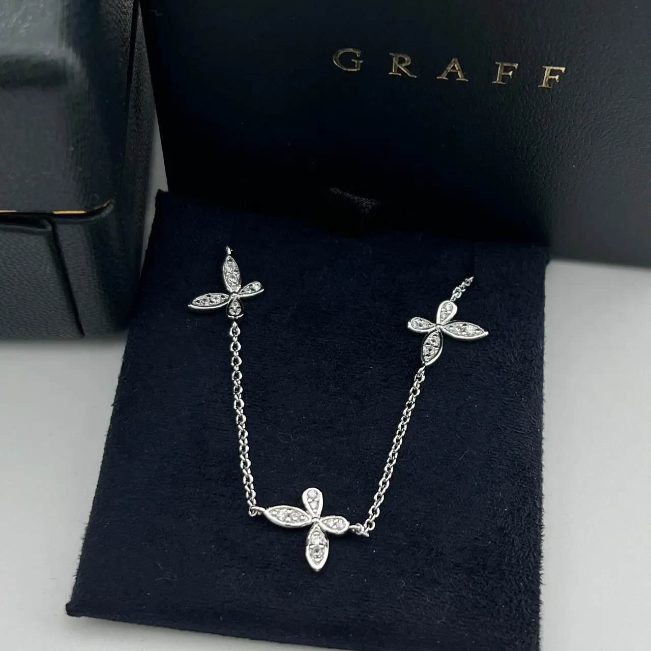 Graff Silver White Chain Three Floral Diamond Motifs Bracelet 4