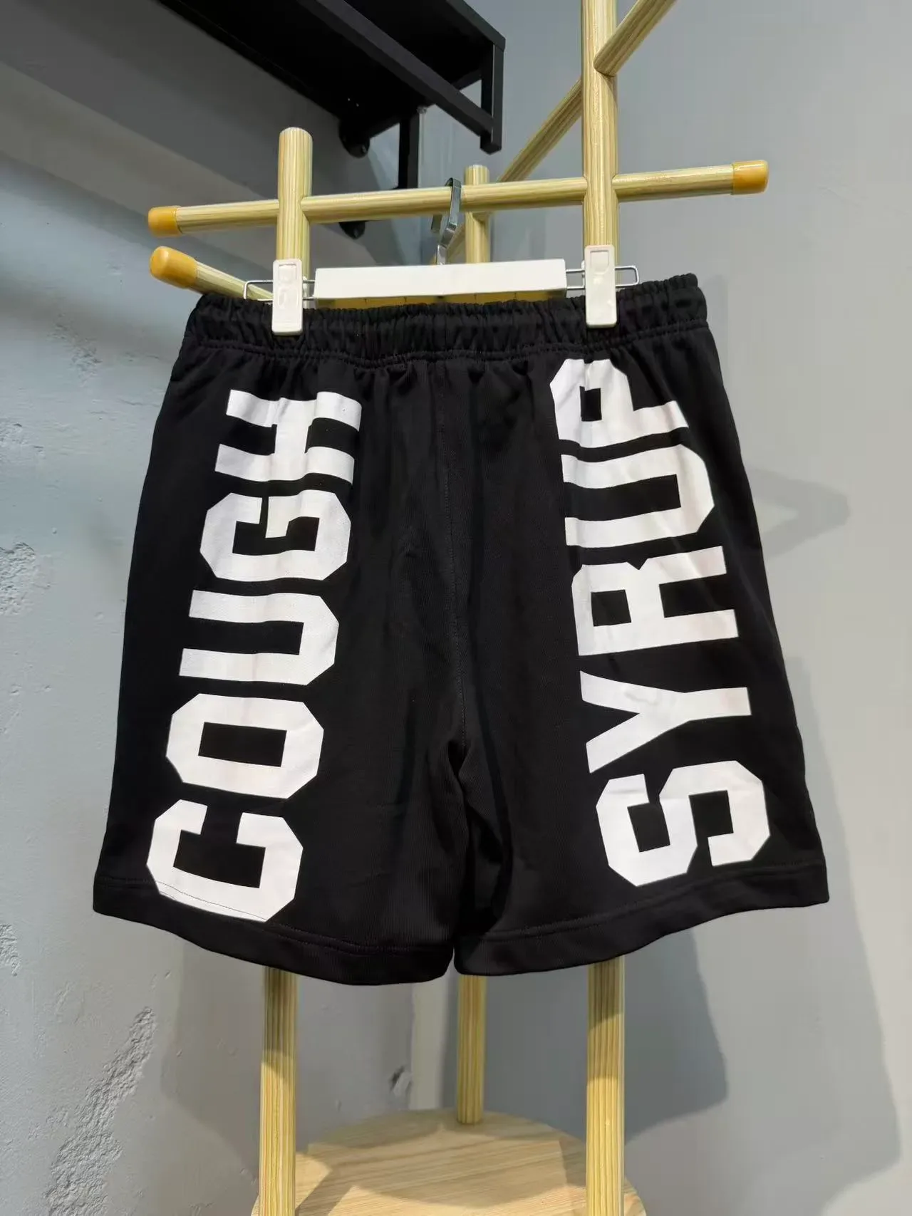 Graphic-Print Elastic-Waist Drawstring Shorts 17