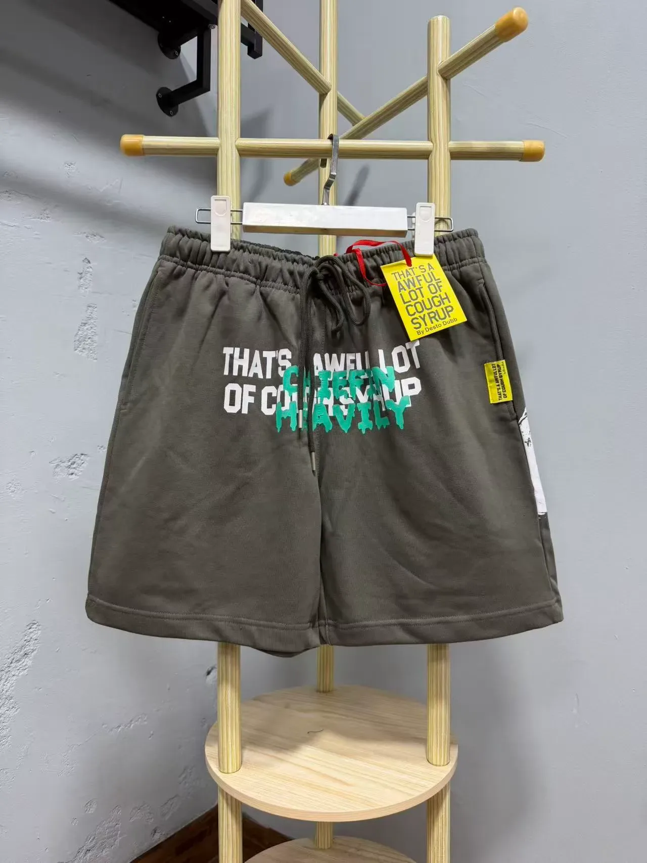 Graphic Print Elastic Waist Shorts 13