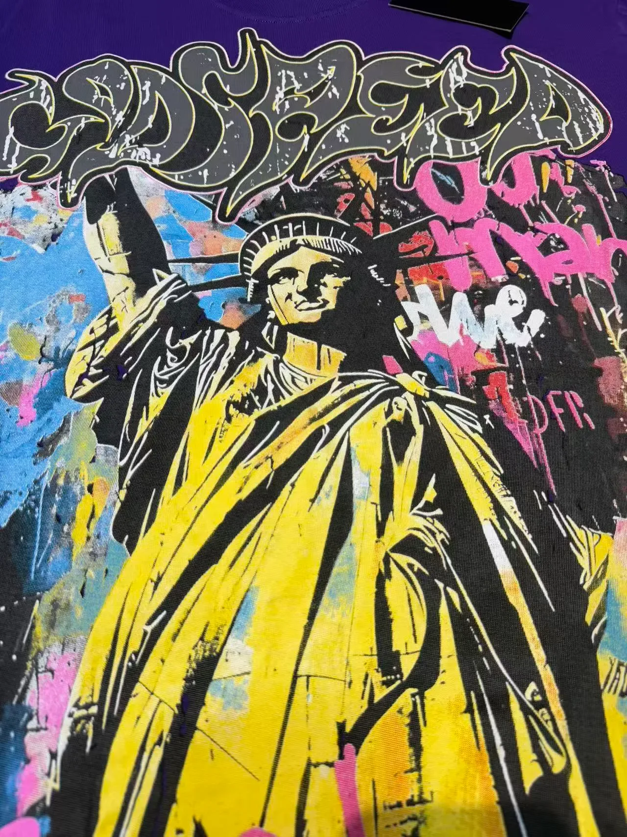 Graphic Print Graffiti Statue of Liberty T-Shirt 8