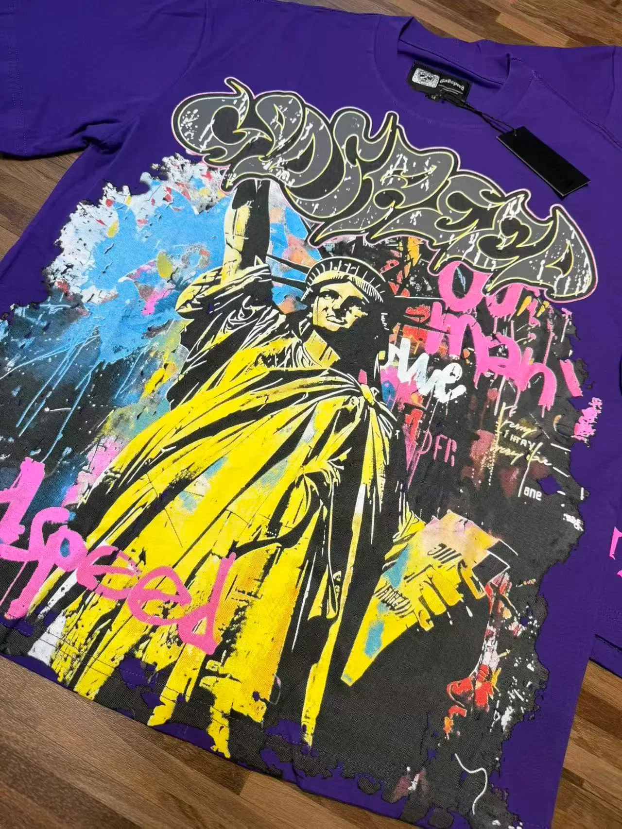 Graphic Print Graffiti Statue of Liberty T-Shirt 9