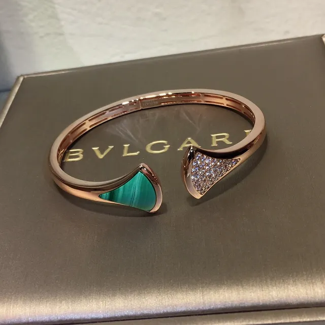 Green Gold Fan-Shaped Open Cuff Pavé-Set Stones Bracelet 2