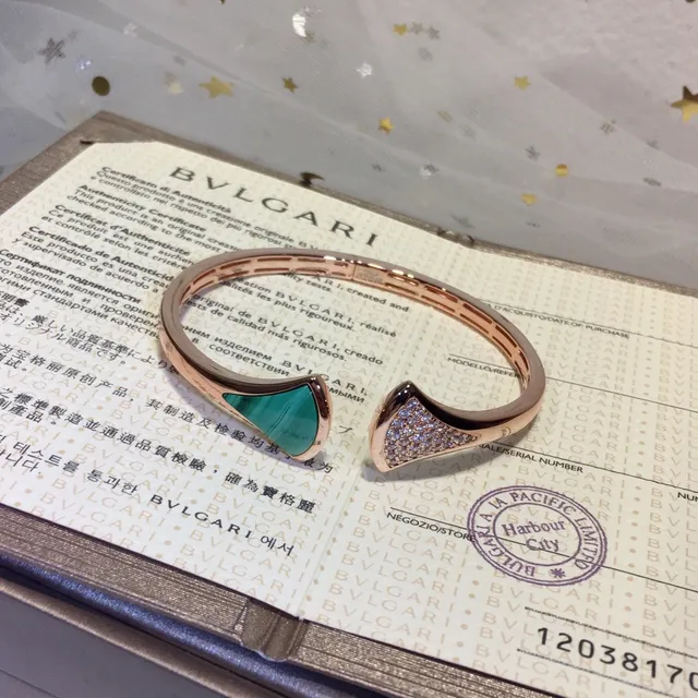 Green Gold Fan-Shaped Open Cuff Pavé-Set Stones Bracelet 4