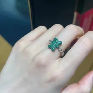 Green Pavé Star Motif Beaded Shank Ring