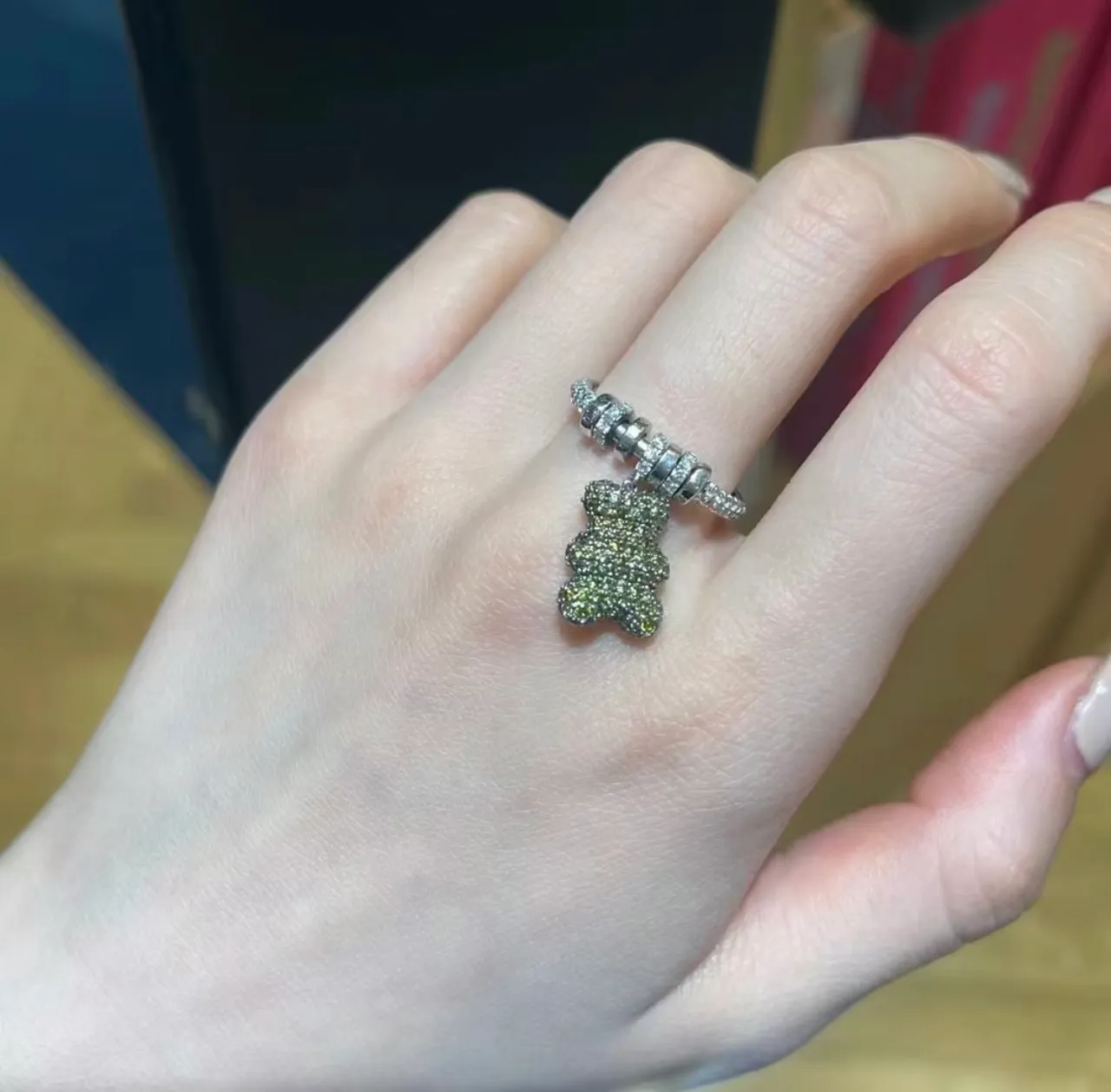 Green Pavé Star Motif Beaded Shank Ring 3
