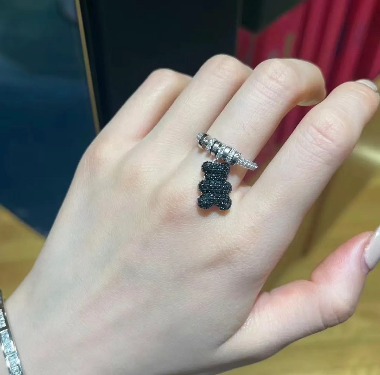 Green Pavé Star Motif Beaded Shank Ring 4