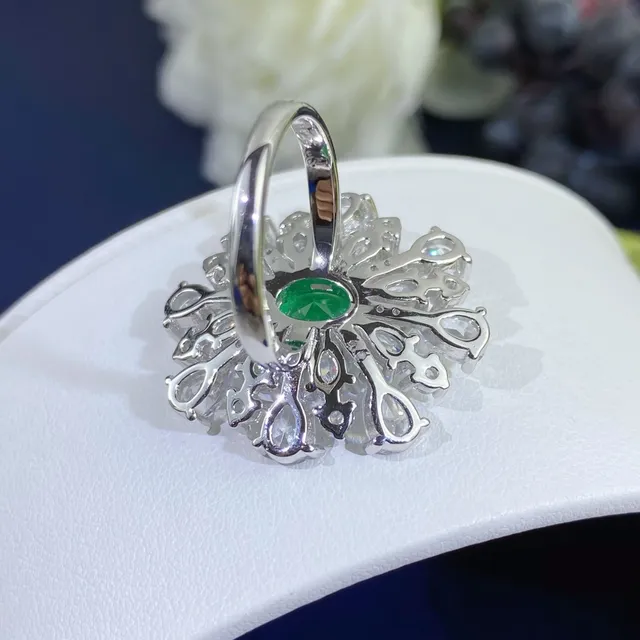 Green Silver Floral Cluster Oval Center Stone Ring 2