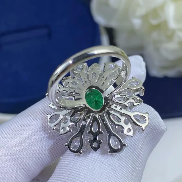 Green Silver Floral Cluster Oval Center Stone Ring 6