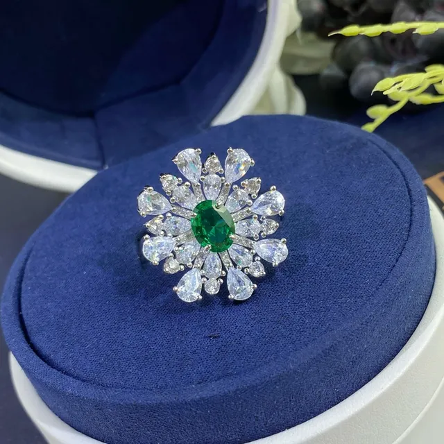 Green Silver Floral Cluster Oval Center Stone Ring 7