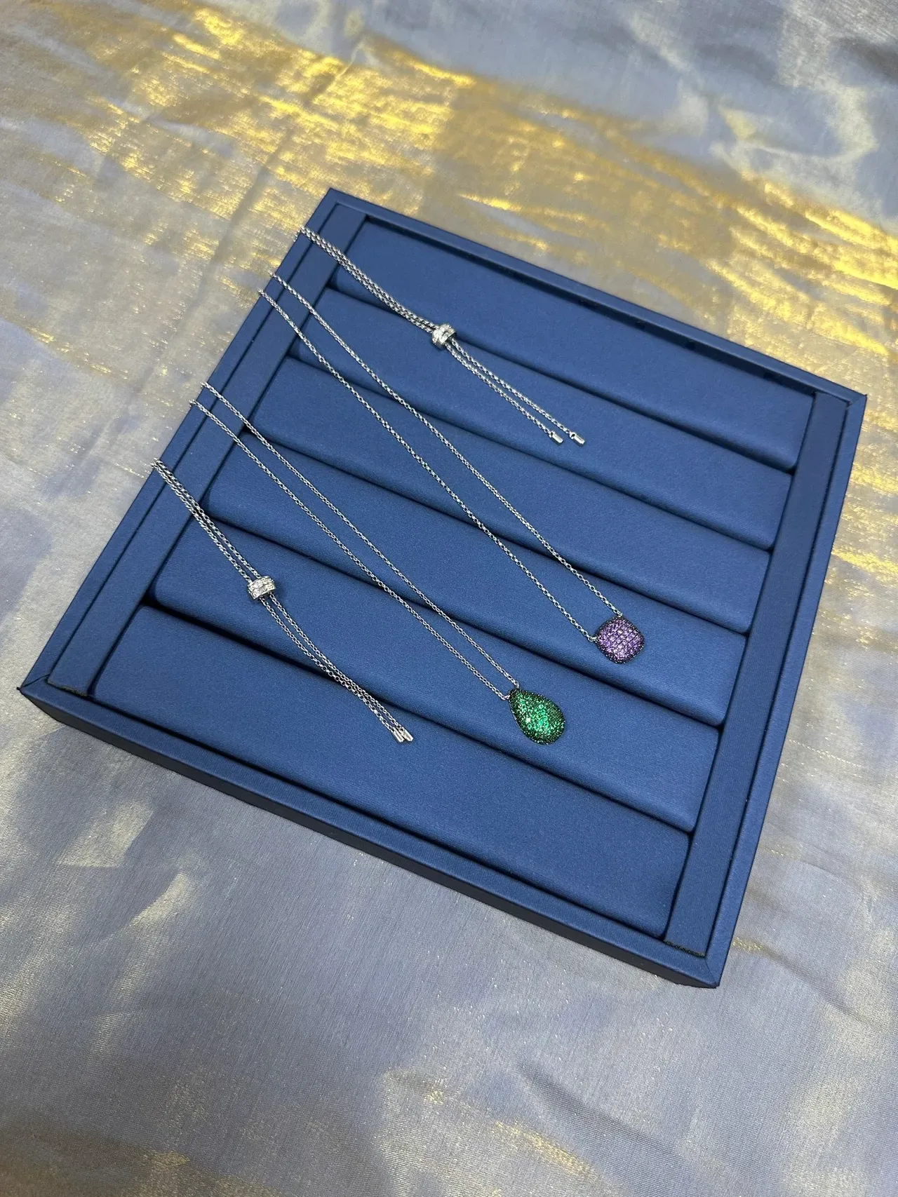 Green Silver Pavé-Set Teardrop Pendant Fine Link Chain Necklace 8