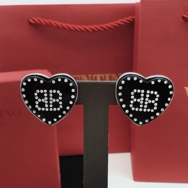 Heart-Shaped Crystal-Embellished Black Enamel Stud Earrings 5