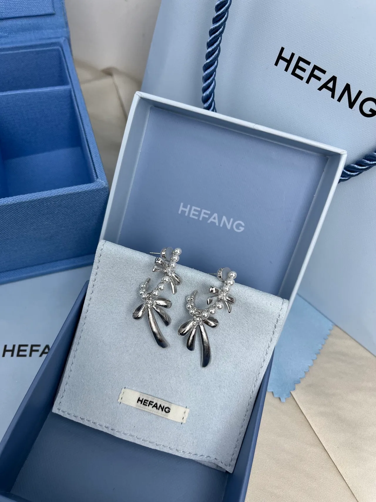 HEFANG Bow and Pearl Silver-Toned Earrings 5