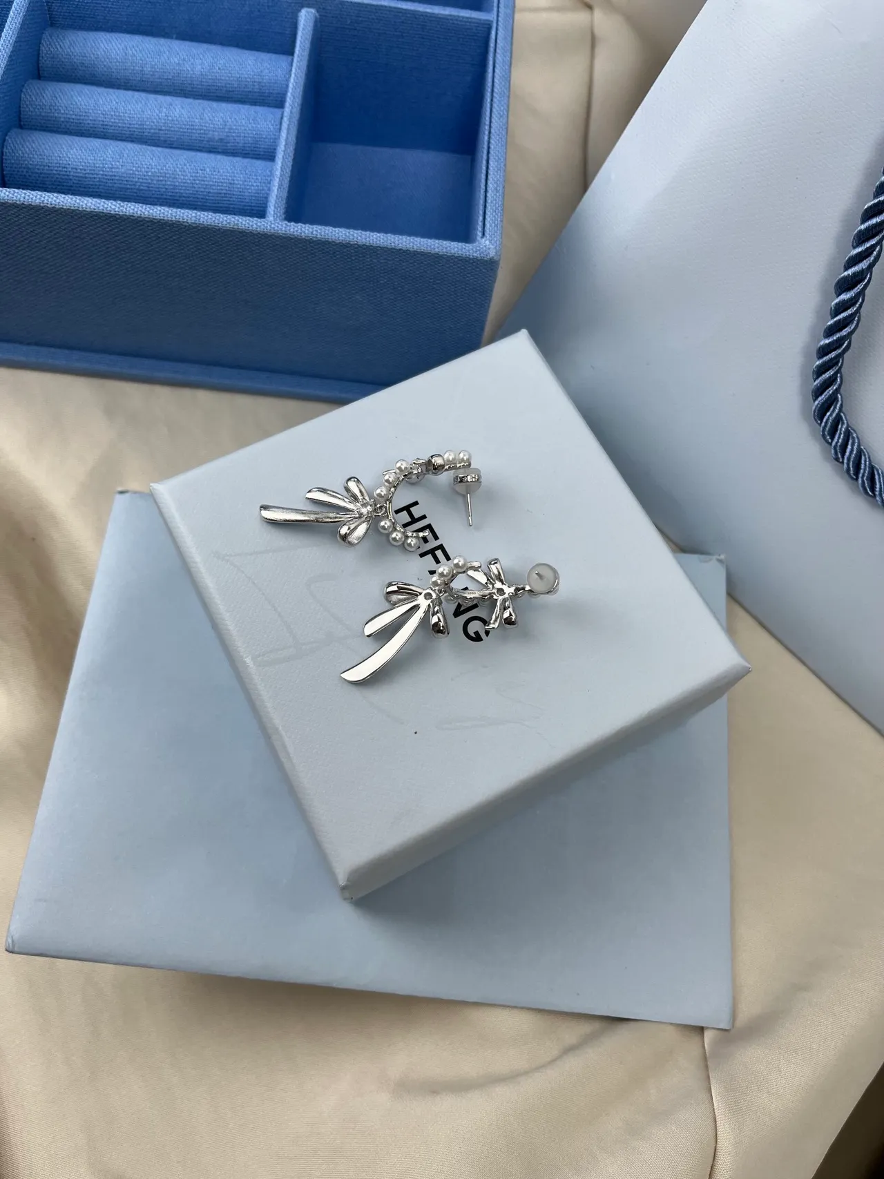 HEFANG Bow and Pearl Silver-Toned Earrings 6
