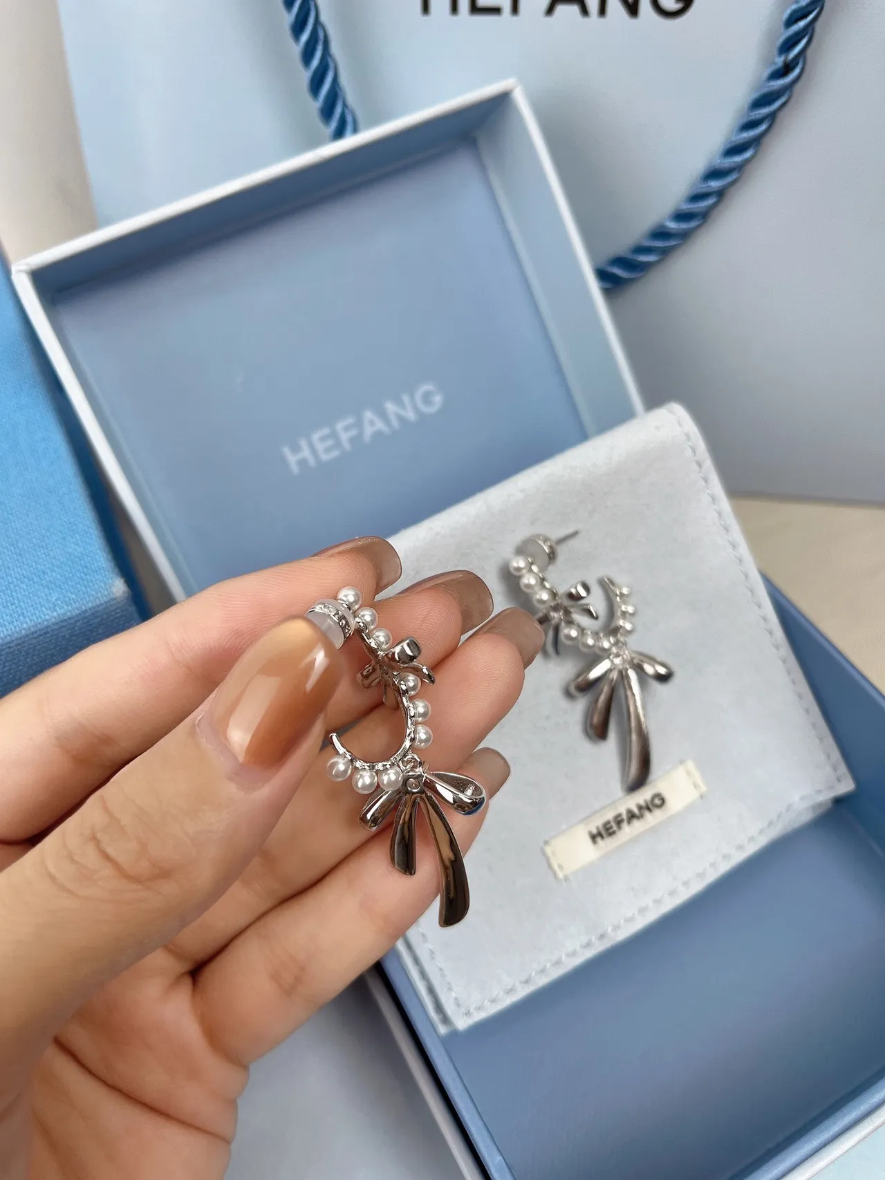 HEFANG Bow and Pearl Silver-Toned Earrings 8