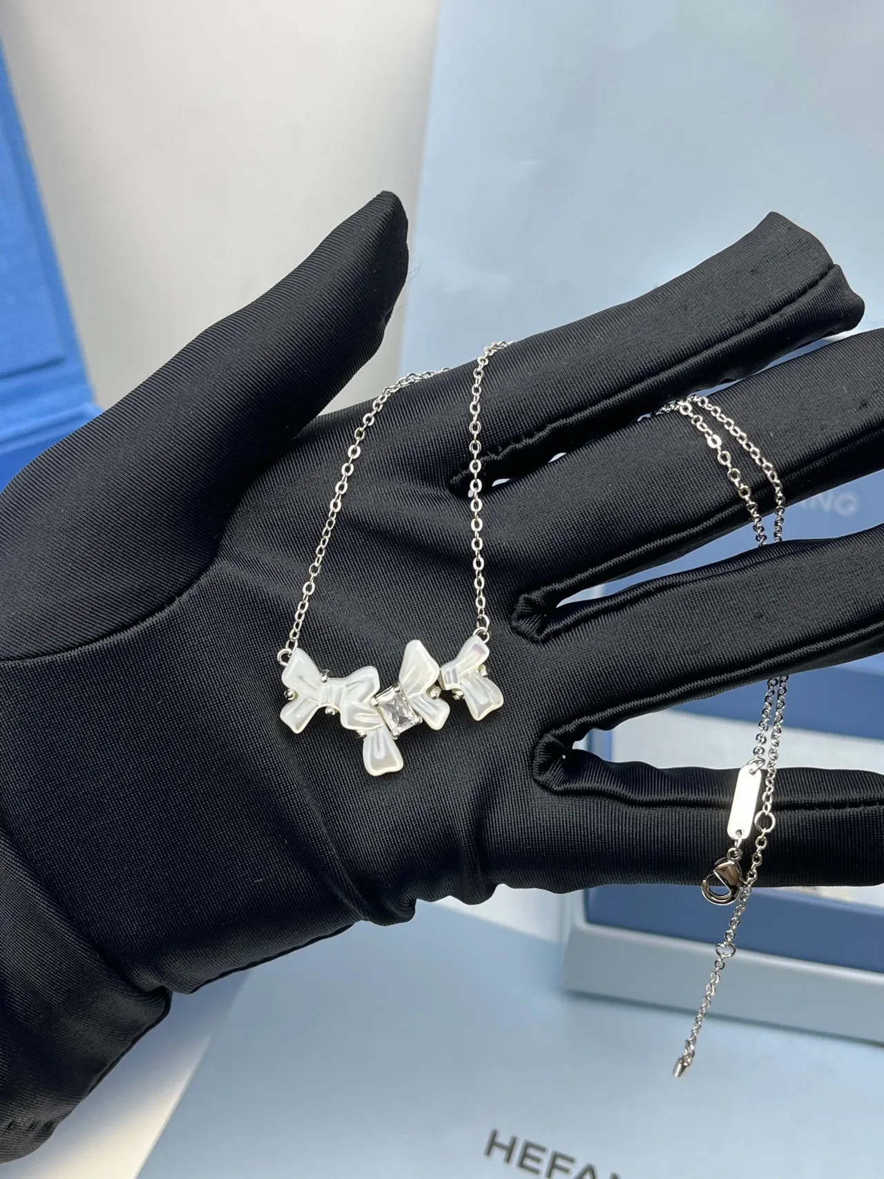 HEFANG Bow Motif Pearlized Ceramic Pendant Necklace 5