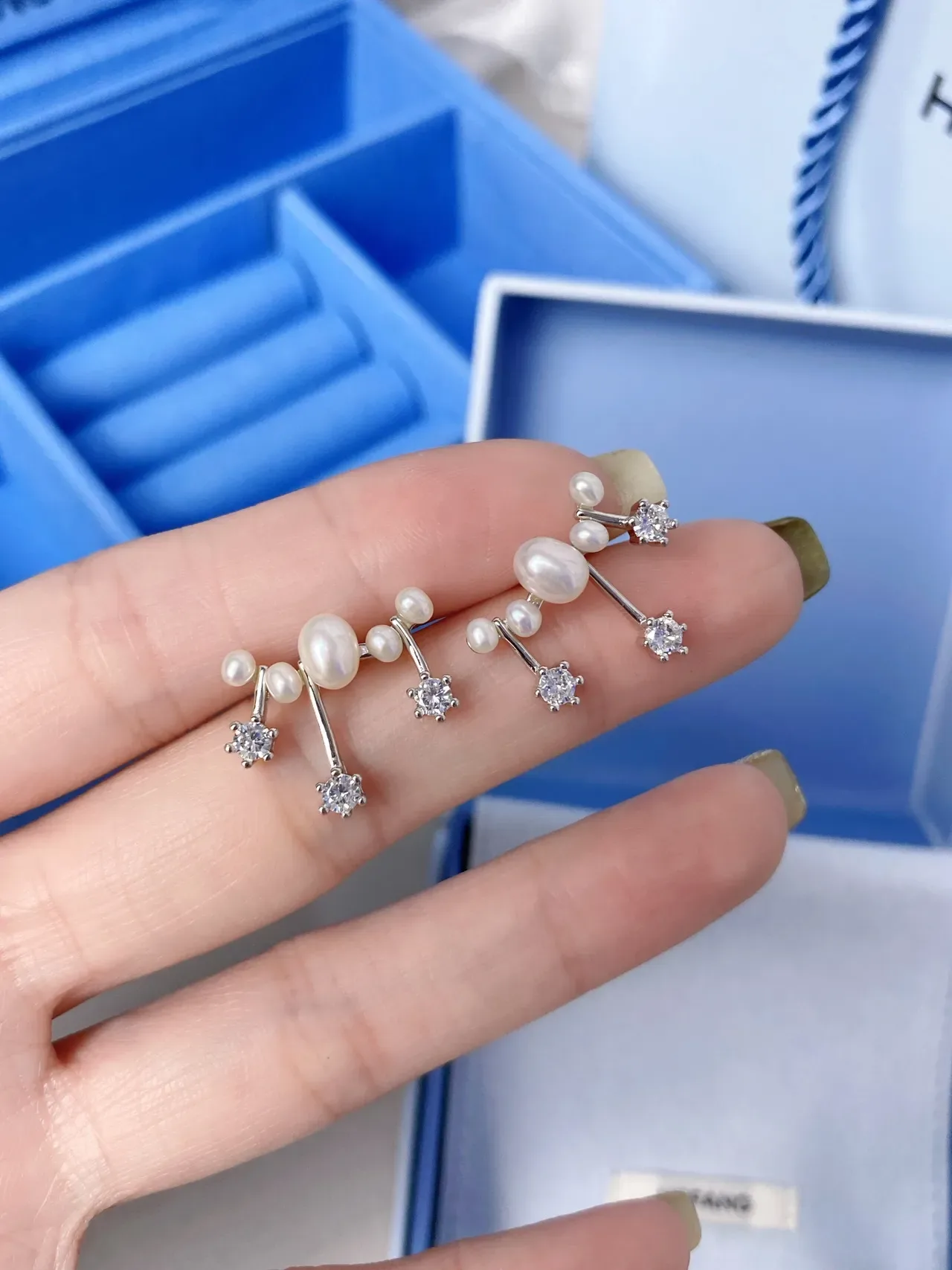 HEFANG Silver Chain Pearl and Crystal Cluster Necklace 8