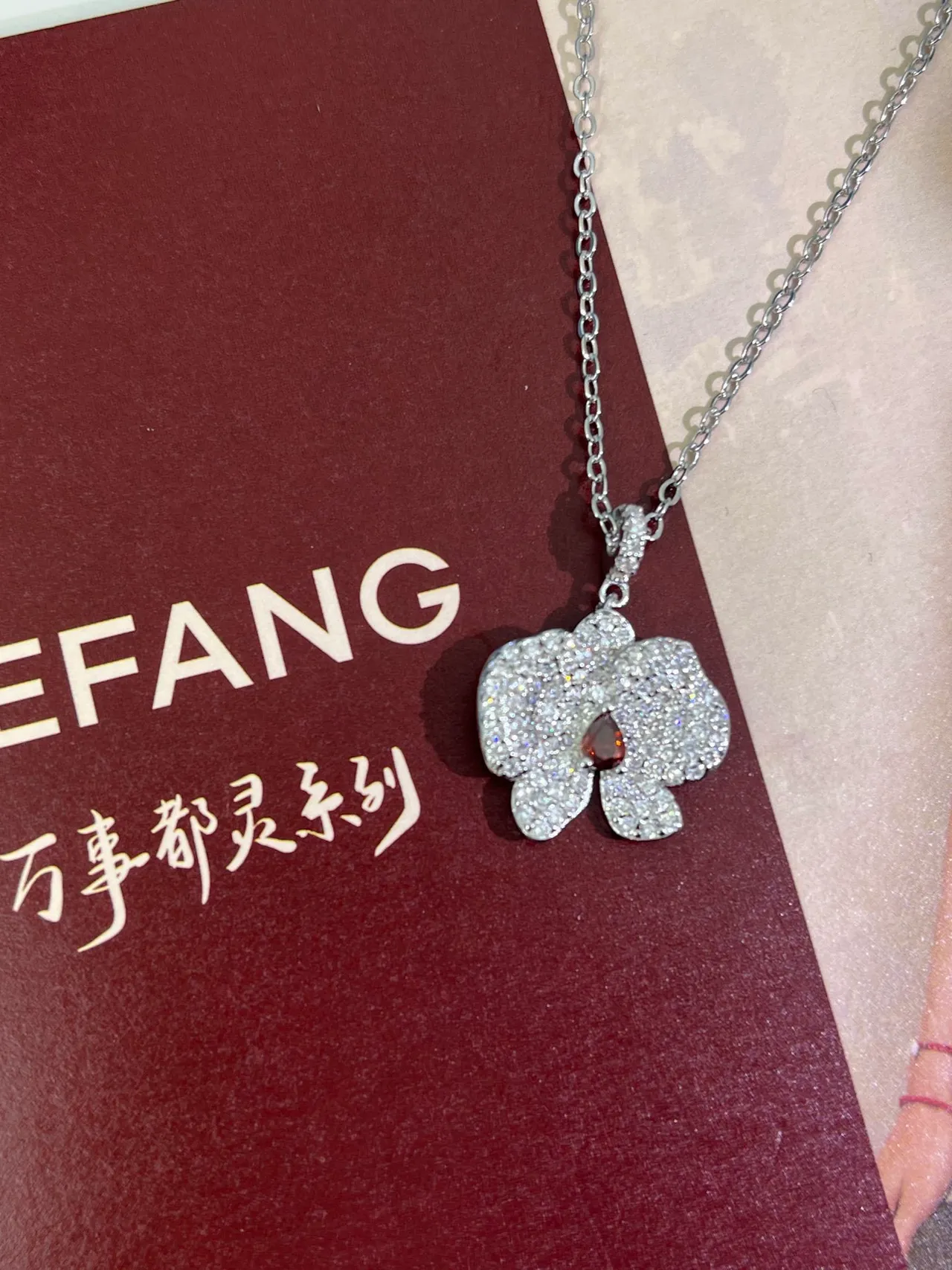 HEFANG 银色 红色 镶嵌 花卉吊坠 泪滴中心宝石 项链 4