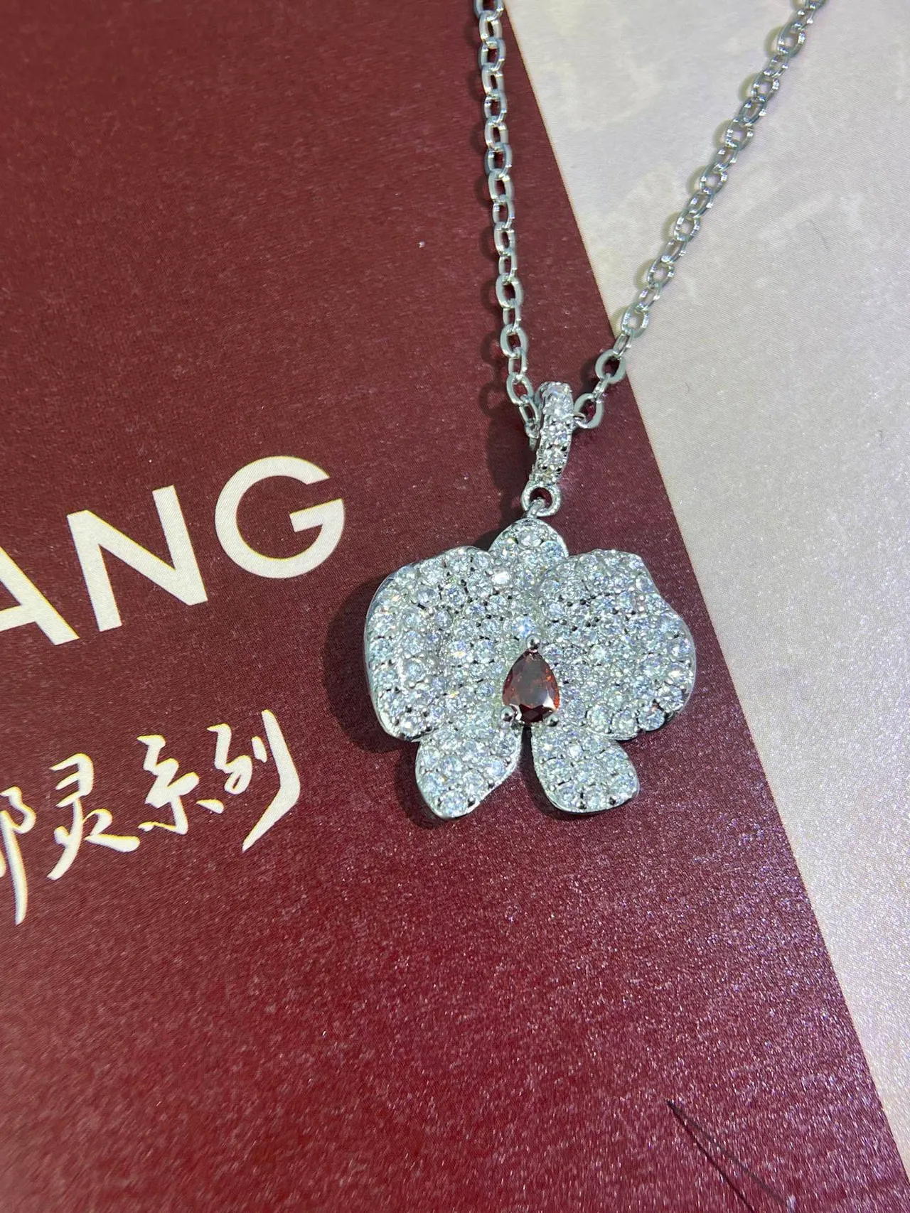 HEFANG 银色 红色 镶嵌 花卉吊坠 泪滴中心宝石 项链 9