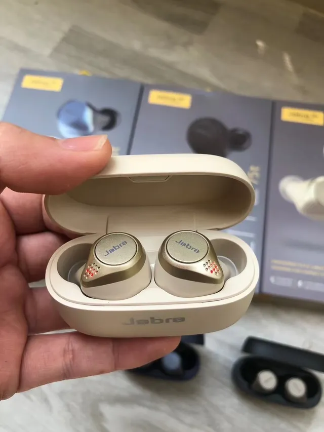 Jabra Elite 75t Black Compact Ergonomic Fit Magnetic Charging Case TWS Earbuds 5