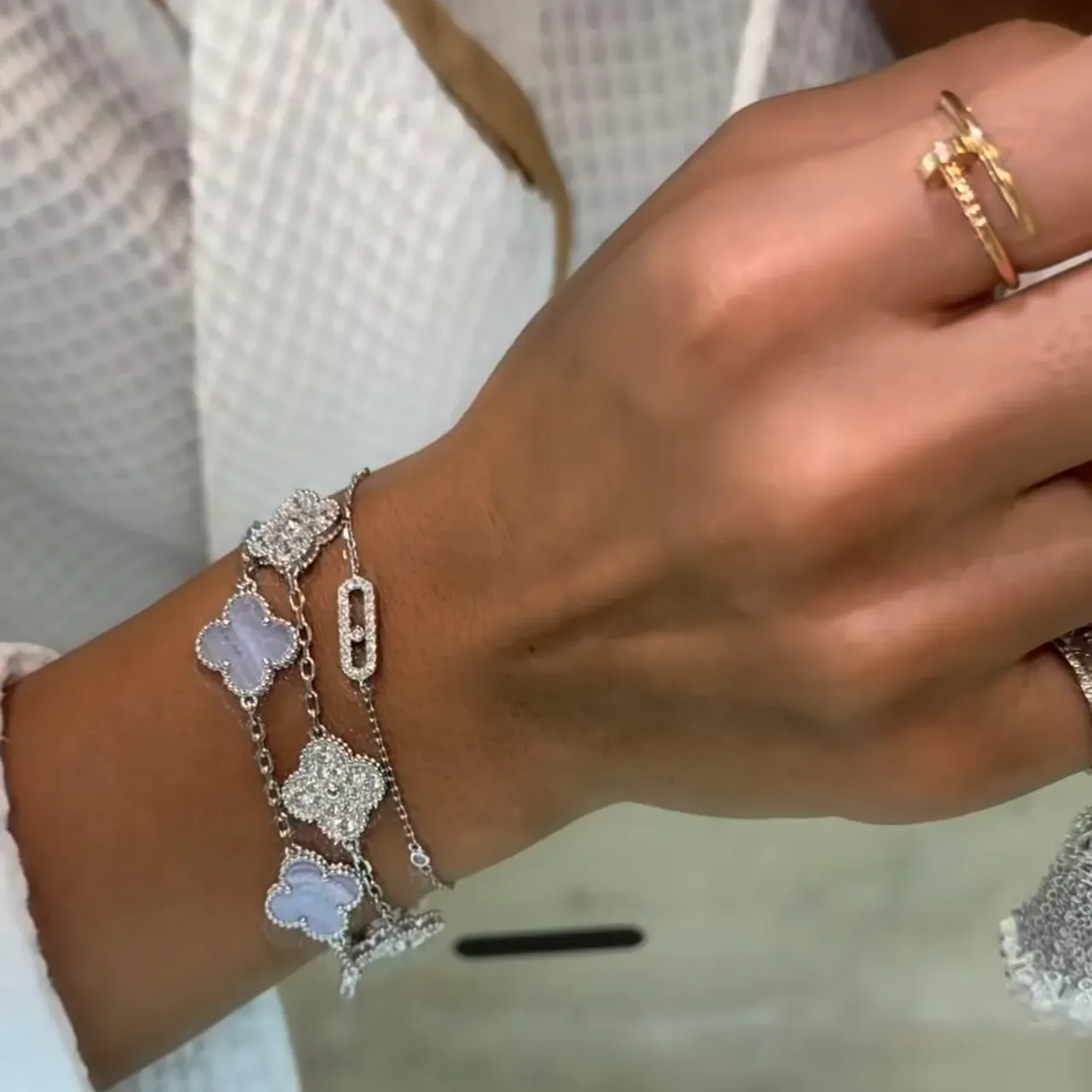 Lavender Mother-of-Pearl Clover Motif Silver-Tone Chain Bracelet 7