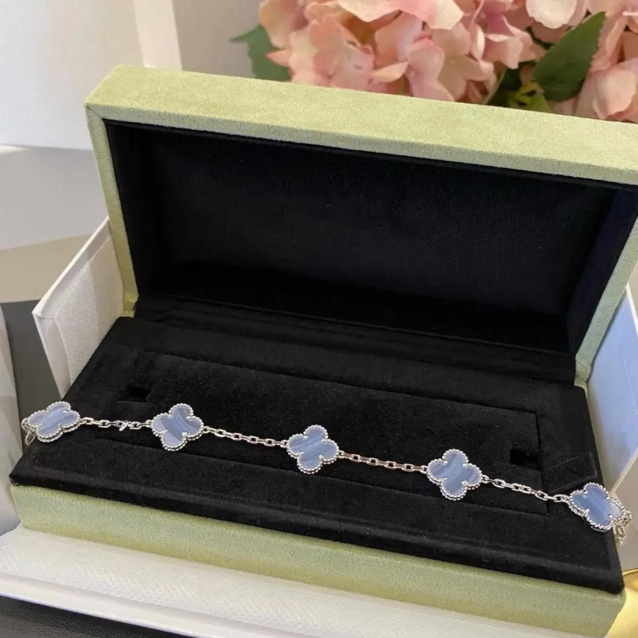 Lavender Mother-of-Pearl Clover Motif Silver-Tone Chain Bracelet 9