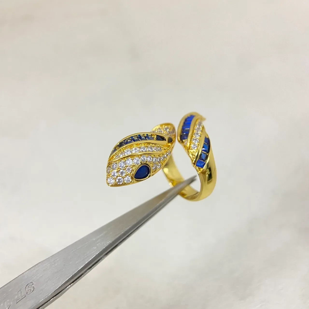 Leaf-Inspired Pavé-Set Multi-Gem Two-Tone Ring 4
