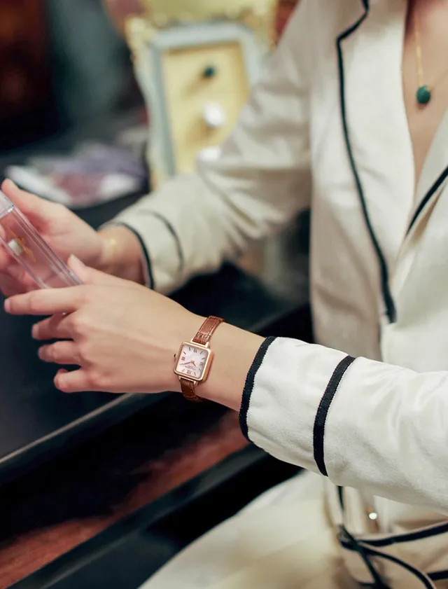 Lola Rose Mini Square Rose Gold Tone Brown Leather Quartz montre 6