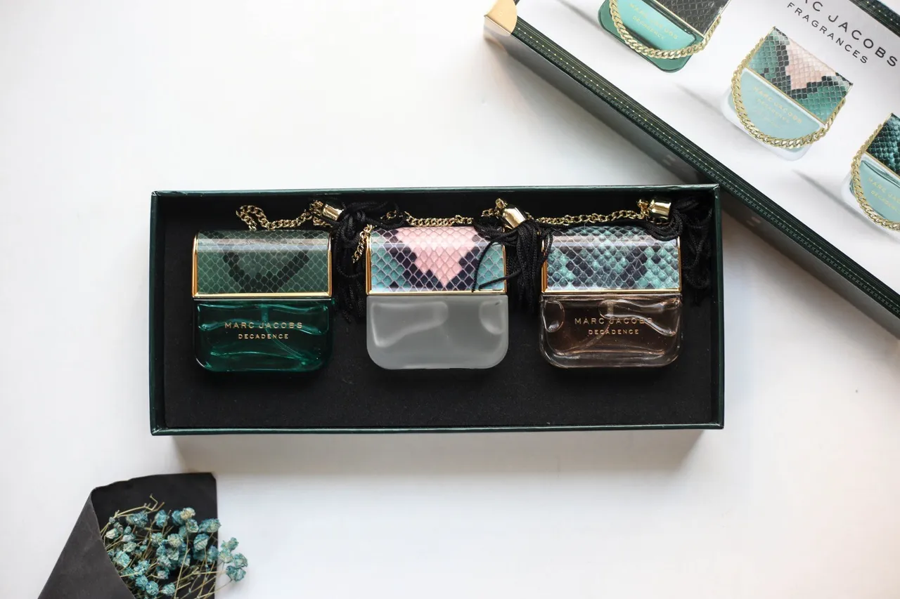 Marc Jacobs Decadence Green Gold Snakeskin-Textured Caps Chain Detailing Perfume 6