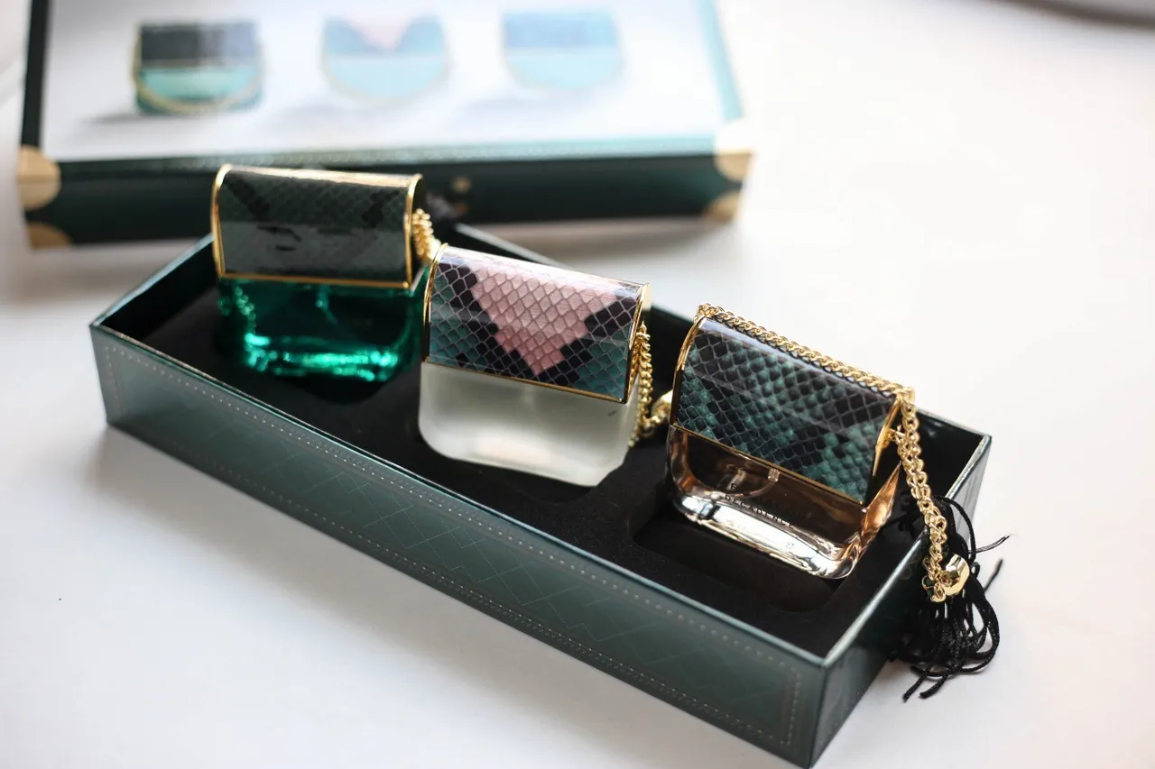 Marc Jacobs Decadence Green Gold Snakeskin-Textured Caps Chain Detailing Perfume 9