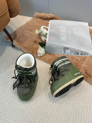 Moon Boot Olive Green Drawstring Cuff Snow Boots 8