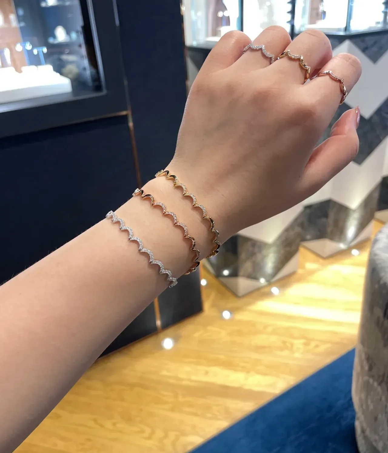 Navy Silver Scalloped-Edge Pave-Set Stones Bracelet 2