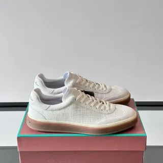Off-White أحذية رياضية نسيجية منخفضة مع كعب جوم ستايل حياتي